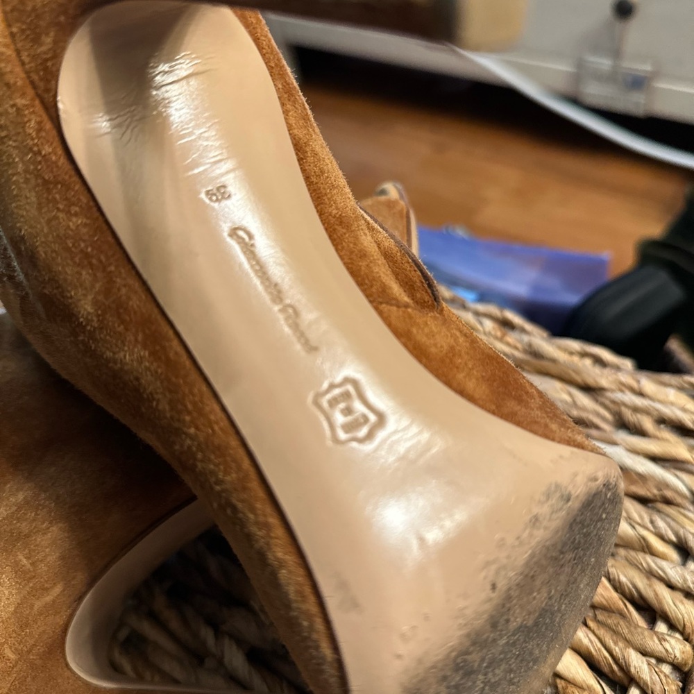 Gianvito Rossi Tan Suede Ankle Booties ~ Great condition.  Size 39 - Picture 9 of 10